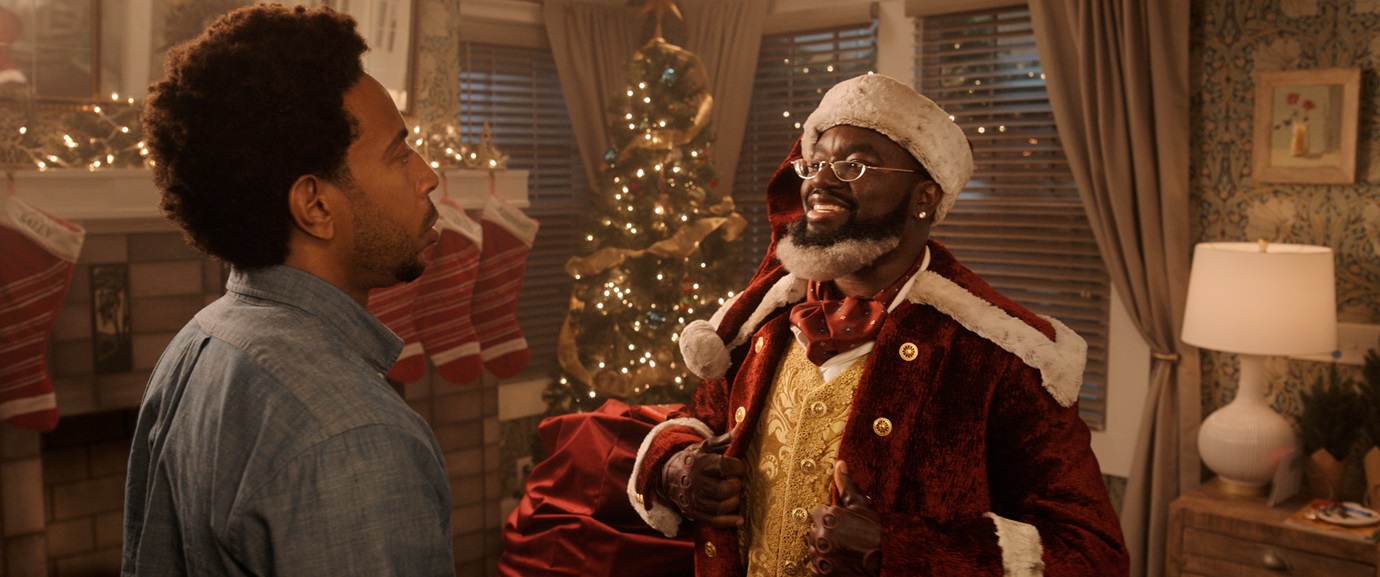 Scivolando sulla neve, il primo trailer della commedia natalizia in arrivo su Disney+ con protagonisti Lil Rel Howery e Chris Ludacris Bridges.